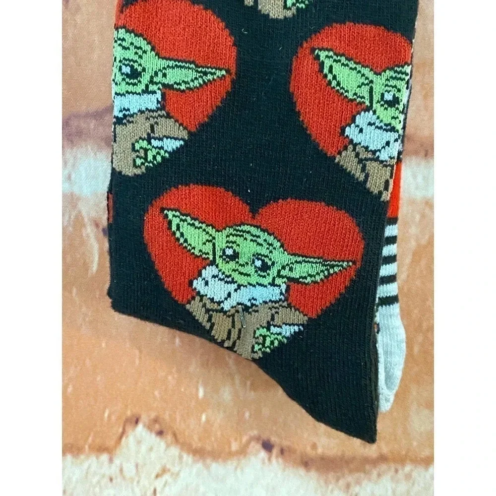 Star Wars The Mandalorian Mens Crew Fall Winter Socks 2 Pair Set Red Black White